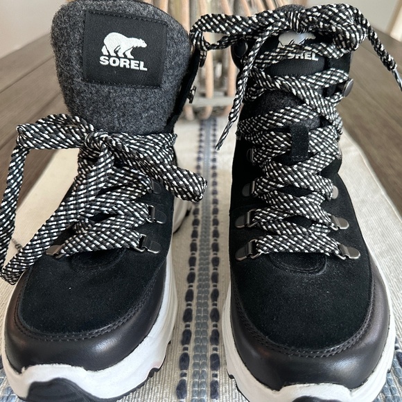 Sorel Women’s Black Lace-Up Winter Boots – Size 6 - Picture 5 of 8